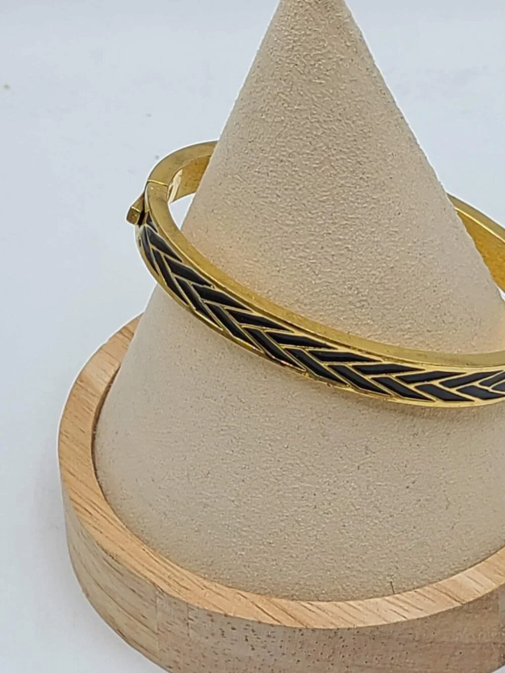 J Crew Black Enamel Gold Tone Textured Hinged Bangle NWOT